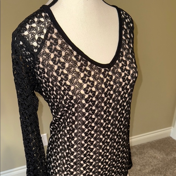 Design Lab Lord & Taylor Black Lace Blouse with Gold Lining - Picture 4 of 12